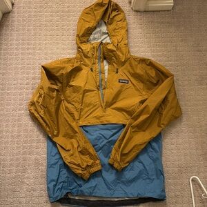 Men’s Patagonia rain jacket